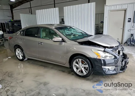 2014 Nissan Altima 2.5 from USA, damaged, VIN 1N4AL3AP8EN245329